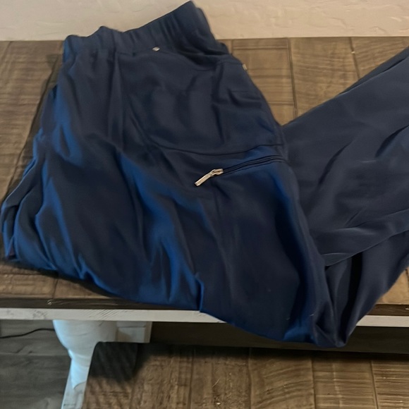 Navy blue scrubs top size 2x bottom xl - Picture 1 of 3